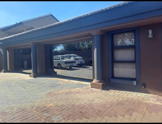 4 BEDROOM HOUSE FOR SALE IN BRACKENHURST